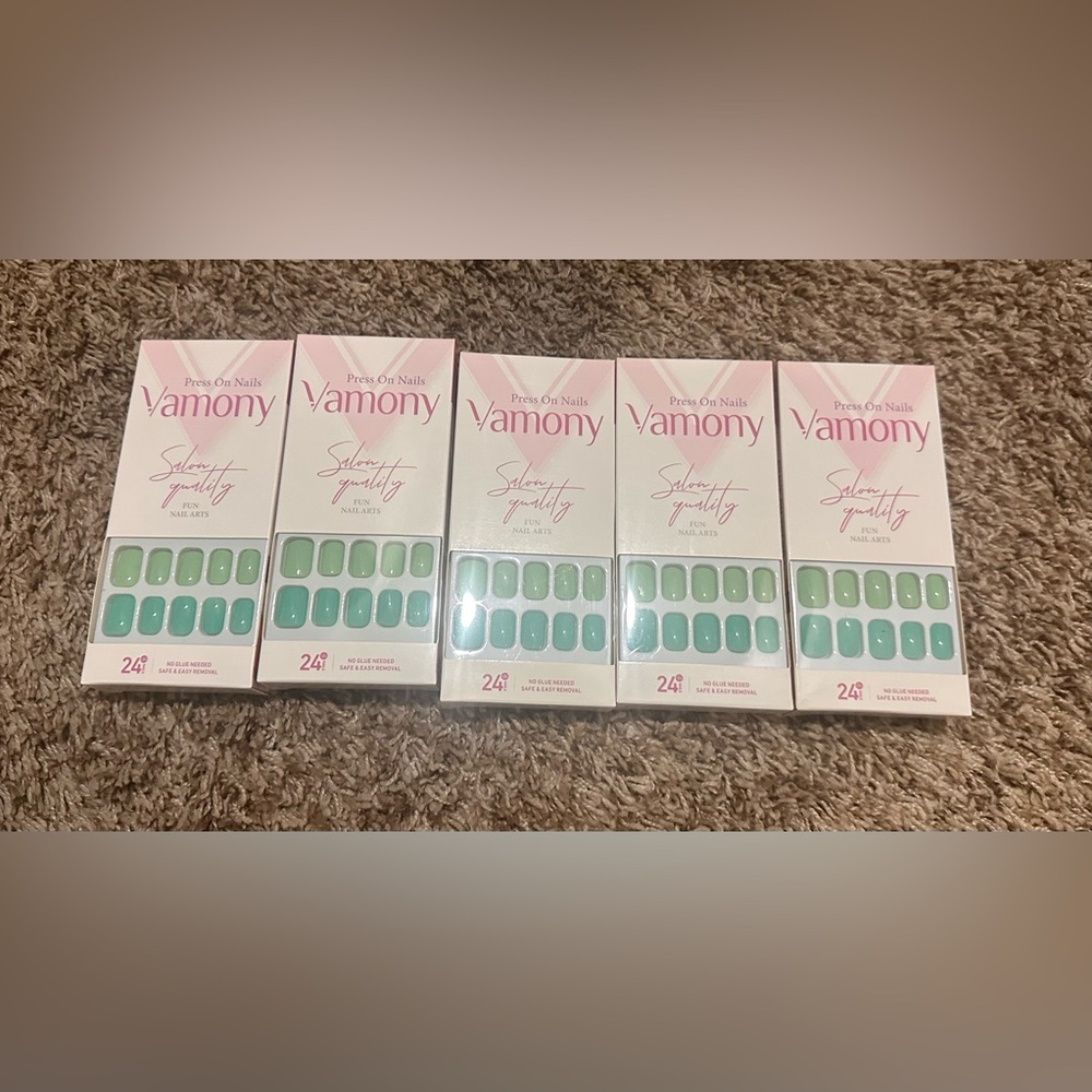Set of 5 Vamony press on nails